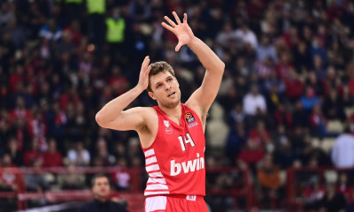 Ολυμπιακός: Αμφίβολος και με Αρμάνι ο Βεζένκοφ