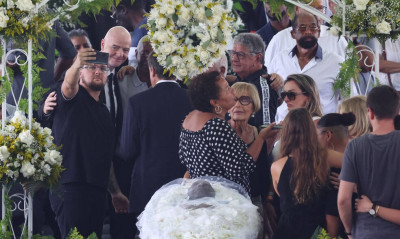 Ινφαντίνο: «Σοκαρισμένος με την κριτική για τις selfies δίπλα στο φέρετρο του Πελέ»