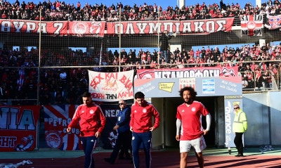 Βόλος-Ολυμπιακός: Αποθέωση για τους Πειραιώτες - Και ο Μαρινάκης στο Πανθεσσαλικό (video+photos)