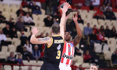 Ολυμπιακός - ΑΕΚ 111-71: Τη διέλυσε με «βομβαρδισμό» και σπουδαίο ρεκόρ από τον Κάναν (video)