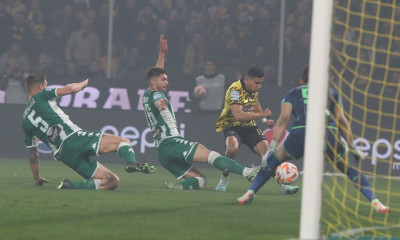 ΑΕΚ - Παναθηναϊκός: Γκάφα Μπρινιόλι, 1-0 ο Πινέδα και νέα διακοπή (video)