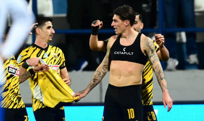 Ιωνικός-ΑΕΚ: Θρίλερ στη Νίκαια, ανατροπή με Βίντα και Τσούμπερ στο 92' (video)