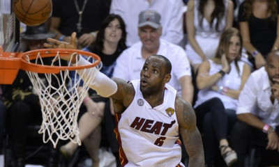 NBA: Μυθικό ποσό για φανέλα του ΛεΜπρόν Τζέιμς (video)