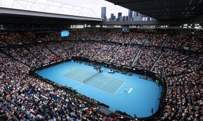 Τσιτσιπάς-Τζόκοβιτς: Κυρίαρχος ο Σέρβος στο πρώτο σετ του τελικού στο Australian Open (video)