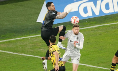 Κατσουράνης: «Ήταν πέναλτι για τον Άρη, βλέπω μια γονατιά στο κεφάλι» - Η αντίδραση της ΑΕΚ (video)