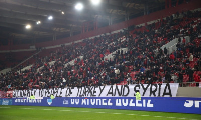 Ολυμπιακός-Παναιτωλικός: Πανό για τον σεισμό σε Τουρκία-Συρία, με κόσμο οι Αγρινιώτες (photos)