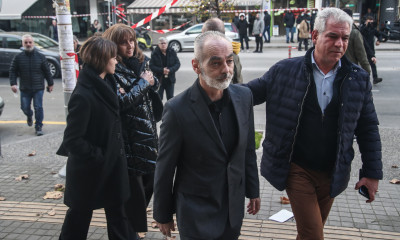 Δίκη Άλκη Καμπανού: «Έκρηξη» από τον πατέρα του - «Μη με χτυπάτε άλλο», φώναξε και αποχώρησε