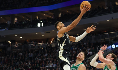 NBA: «Τρομαχτικός» ο Γιάννης Αντετοκούνμπο κόντρα στους Σέλτικς - 11η σερί νίκη οι Μπακς (videos)