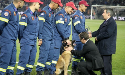 ΠΑΟΚ - ΑΕΚ: Συγκίνηση στην Τούμπα - Βραβεύτηκε η 2η ΕΜΑΚ για τις διασώσεις στην Τουρκία (pics)