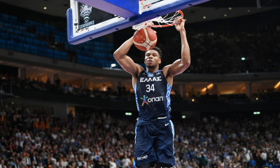 NBA: Στη Νέα Υόρκη για περαιτέρω εξετάσεις ο Αντετοκούνμπο