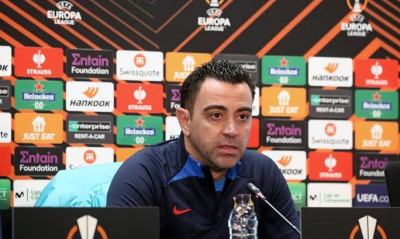 Ύμνοι του Τσάβι για τη Μάντσεστερ Γιουνάιτεντ