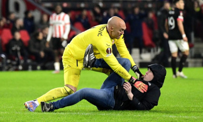 Europa League: Μπουνιές ανάμεσα σε οπαδό και τον τερματοφύλακα της Σεβίλλης (video+photos)