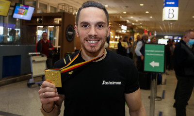 Στην Αθήνα ο χρυσός Πετρούνιας (vids)