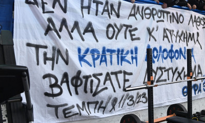 Καθυστέρηση στο τζάμπολ του Ιωνικός-ΑΕΚ λόγω ενός πανό - Παρέμβαση Μαυροκεφαλίδη (video)