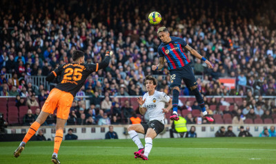 La Liga: Νικήτρια και με παίκτη λιγότερο η Μπαρτσελόνα