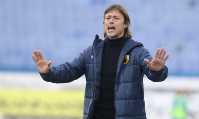 ΑΕΚ - Ολυμπιακός: Έκπληξη με Πινέδα ο Αλμέιδα | Οι σκέψεις του για την ενδεκάδα του ντέρμπι