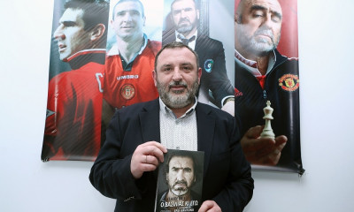 «Ο Βασιλιάς κι Εγώ»: Το βιβλίο για τον Ερίκ Καντόνα, σε μετάφραση Γιάννη Μπίλιου