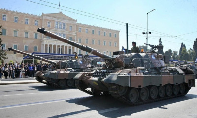 25η Μαρτίου: Εντυπωσιακές εικόνες από τη μεγαλειώδη στρατιωτική παρέλαση στο κέντρο της Αθήνας