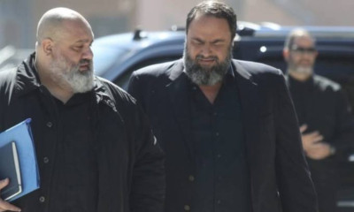 ΕΠΟ: Καταγγελία σε UEFA-FIFA για Μαρινάκη και τη φούστα που πέταξε ο Καραπαπάς στον Μπαλτάκο (video)