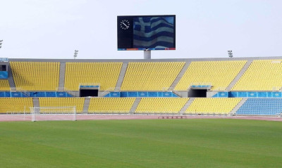 Θεσσαλονίκη: Ο φωτεινός πίνακας στο Καυτανζόγλειο κάνει σβούρες λόγω ανέμων (video)