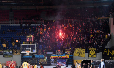 Χαμός στο ΑΕΚ – Χάποελ: Τραυματισμούς και κάψιμο σημαίας καταγγέλλουν οι Ισραηλινοί