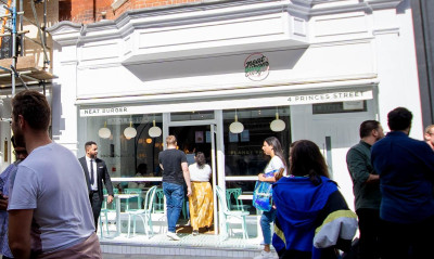 Λιούις Χάμιλτον και Λεονάρντο Ντι Κάπριο άνοιξαν εστιατόριο που κάνει πάταγο