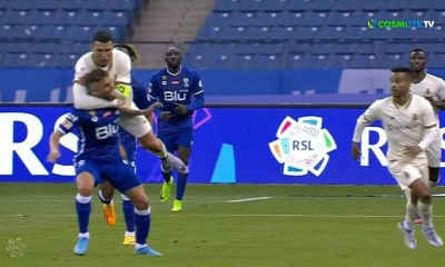 Κριστιάνο Ρονάλντο: Λαβή του κατς σε αντίπαλο - Έδειξε τα γεννητικά του όργανα στην εξέδρα λόγω Μέσι