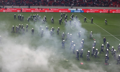 Super League: Κλήθηκε σε απολογία ο Ολυμπιακός | Η ποινή με την οποία κινδυνεύει