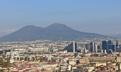 Νάπολι: Ανησυχία για τις… τρέλες οπαδών με φωτοβολίδες στον Βεζούβιο