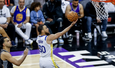 NBA: Ασύλληπτος Στεφ Κάρι! Έστειλε με ιστορική 50άρα τους Ουόριορς στα ημιτελικά της Δύσης