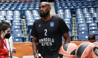 Αναντολού Εφές: Εσπευσμένα στο νοσοκομείο ο Σίνγκλετον | Αγωνία μετά από πόνους στο στήθος