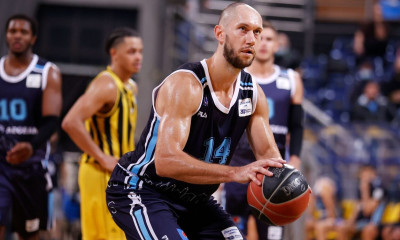 Συνεχίζει τη «μάχη» με τον καρκίνο ο Κιμ Τιλί