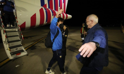 ΑΕΚ: Υποδοχή ηρώων στο «Ελ. Βενιζέλος» - Η αγκαλιά Μελισσανίδη σε Αλμέιδα (photos+videos)