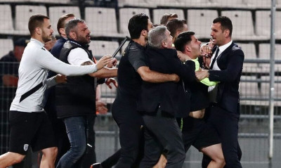 Τελικός Κυπέλλου ΑΕΚ - ΠΑΟΚ: Ήρθαν στα χέρια οι πάγκοι των ομάδων - Βίντεο ντοκουμέντο