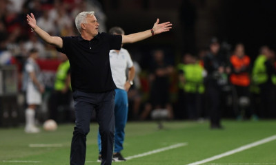 Europa League: Άγρια επίθεση Μουρίνιο εναντίον του διαιτητή | Τον «έκραξε» στο πάρκινγκ (video)