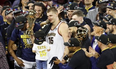 Νίκολα Γιόκιτς: Τους τρέλανε ο «Τζόκερ» - Ρεύτηκε, «έλουσε» Πόουπ και Μάρεϊ, «ακύρωσε» την παρέλαση