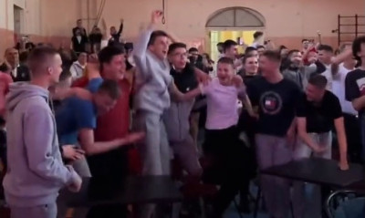 Νίκολα Γιόκιτς: Πάρτι μέχρι το πρωί στο χωριό του Σέρβου, για να τον δει πρωταθλητή στο NBA