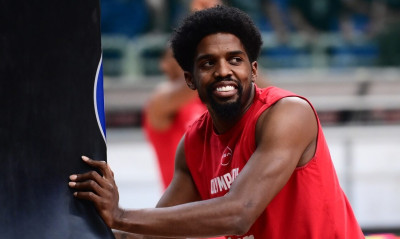 Παναθηναϊκός - Ολυμπιακός: Ένταση οπαδών με ΜακΚίσικ | Έντονες αποδοκιμασίες