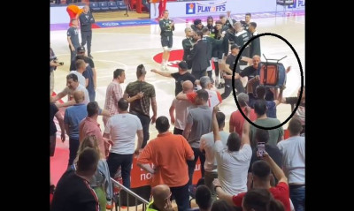 «Χάος» στο Ερυθρός Αστέρας – Παρτιζάν: «Έβρεξε» αντικείμενα, οπαδός επιτέθηκε στον Νάναλι (vids)