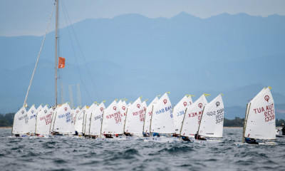 Ιστιοπλοΐα: Εντυπωσιακό ξεκίνημα του Παναγόπουλου στο παγκόσμιο Όπτιμιστ της Ισπανίας