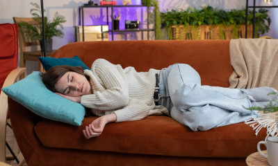 Μεσημεριανός ύπνος: Τα οφέλη του για τον εγκέφαλο