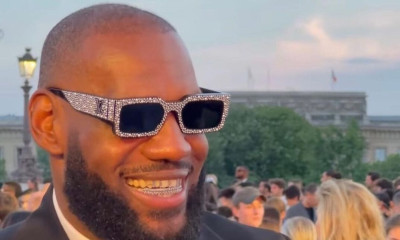 ΛεΜπρόν Τζέιμς: Φόρεσε διαμαντένιο μασελάκι στο Παρίσι - «Από αστέρας του μπάσκετ έγινε ράπερ»