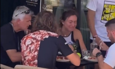 Στέφανος Τσιτσιπάς: Οικογενειακό γεύμα με την Πάουλα Μπαντόσα και τον πατέρα του στη Μαγιόρκα