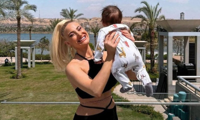 Ιωάννα Τούνη: Θηλάζει τον γιο της σε καφετέρια στο Μονακό - Αντιδράσεις στο Twitter