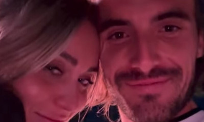 Το καυτό φιλί του Τσιτσιπά με την Μπαδόσα (Video)