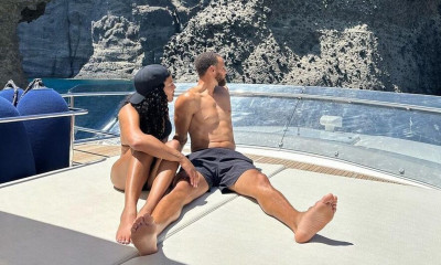 Στεφ Κάρι: Ο σταρ του NBA γιόρτασε στην Σαντορίνη την επέτειο γάμου του - «Γυναίκα μου, σε αγαπώ»