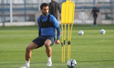 Γιώργος Τζαβέλλας: Επιστρέφει Ελλάδα λόγω προσωπικού προβλήματος - Ενδιαφέρον από Βόλο