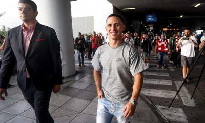 Μεταγραφές, Ολυμπιακός: Έφτασε και αποθεώθηκε ο Ποντένσε - «Να ζήσουμε μεγάλες στιγμές»