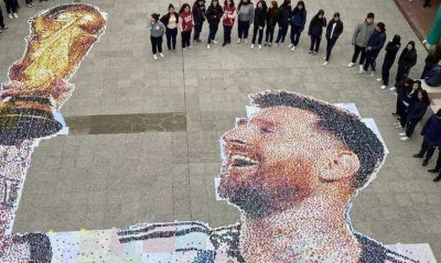 Λιονέλ Μέσι: Θαυμάσια δημιουργία από μαθητές σχολείου με χιλιάδες ανακυκλωμένα καπάκια (video)