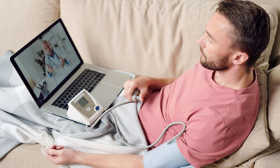 Υψηλή πίεση σε ύπτια θέση: Για ποιους κινδύνους προειδοποιεί